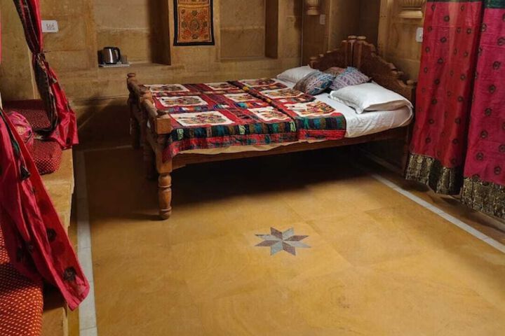 Room 3 of 8