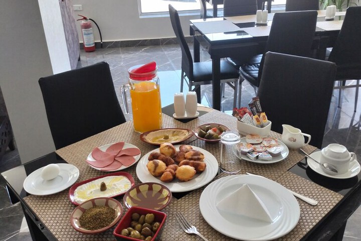 Breakfast/Coffee Service 23 of 27