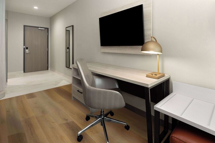 Room 5 of 25