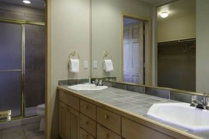 Room 4 of 18