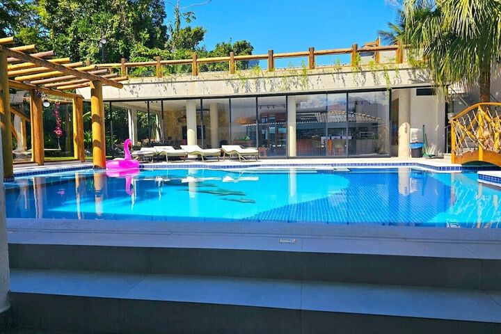 Pool 44 of 50