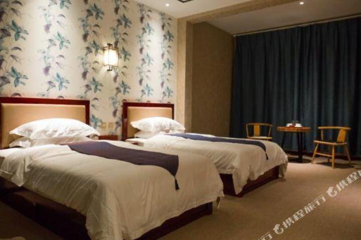 the Wood Hotel