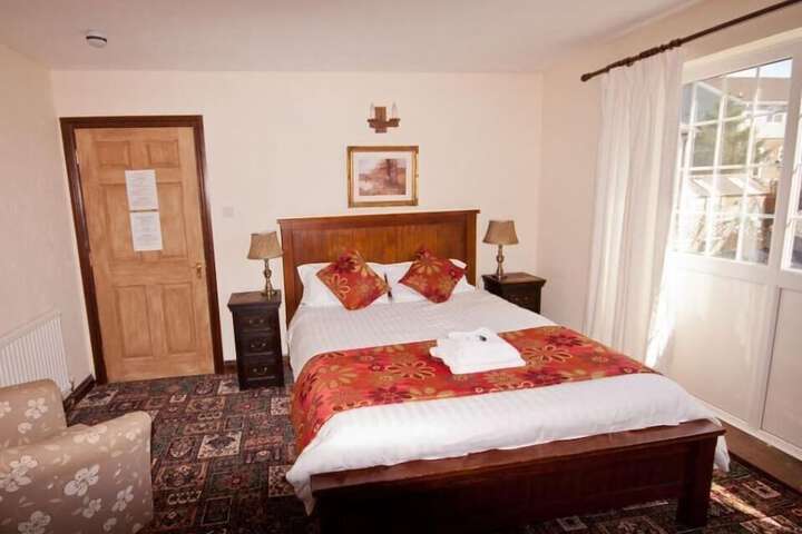 Room 4 of 12