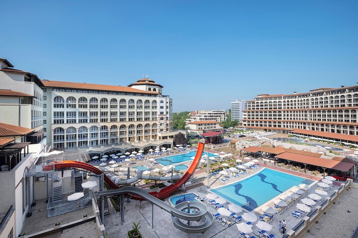 Hotel Pool