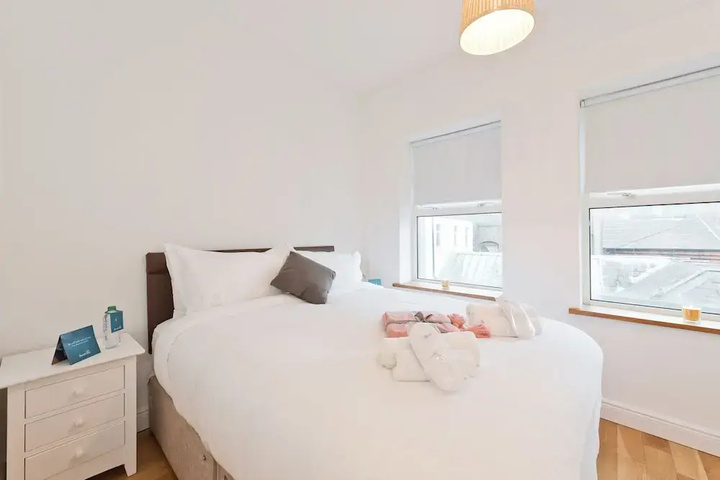 Room 2 of 12