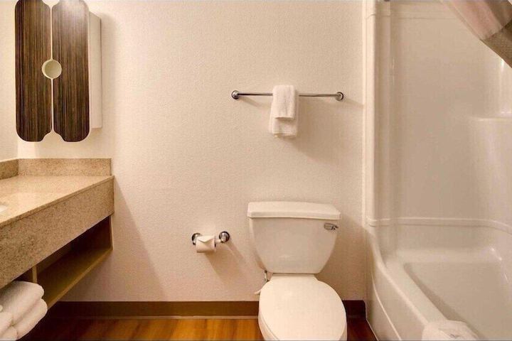 Room 32 of 44