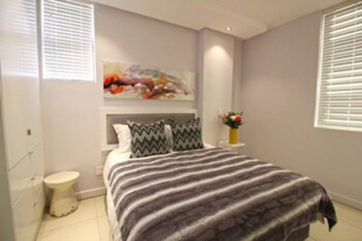 Room 9 of 12