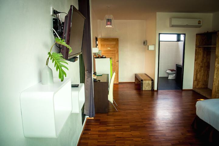 Room 27 of 46