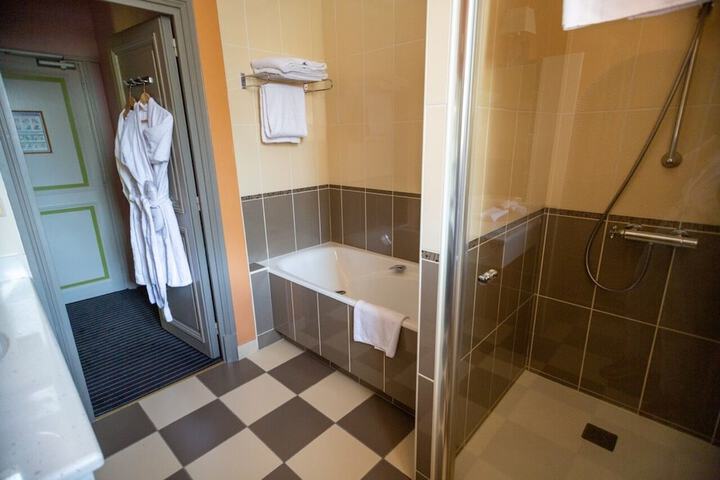 Room 118 of 169