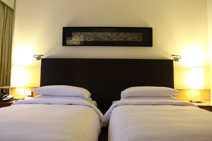 Room 6 of 142