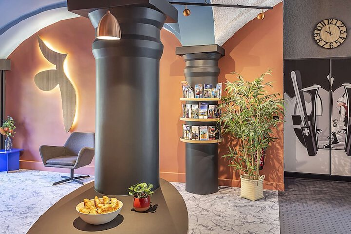 Entrance & Lobby