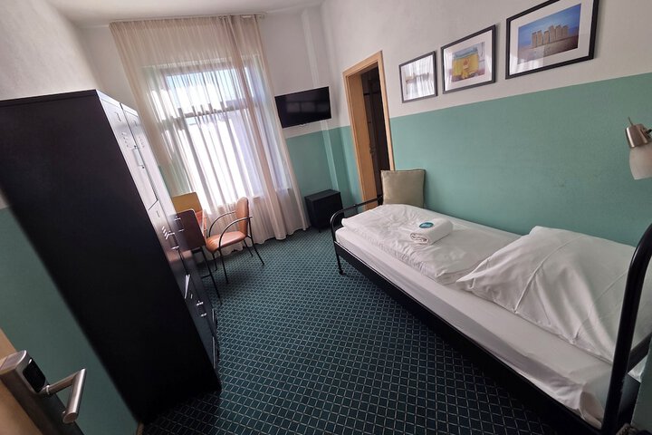 Room 2 of 20