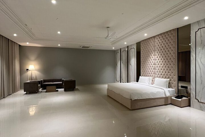 Room 10 of 21