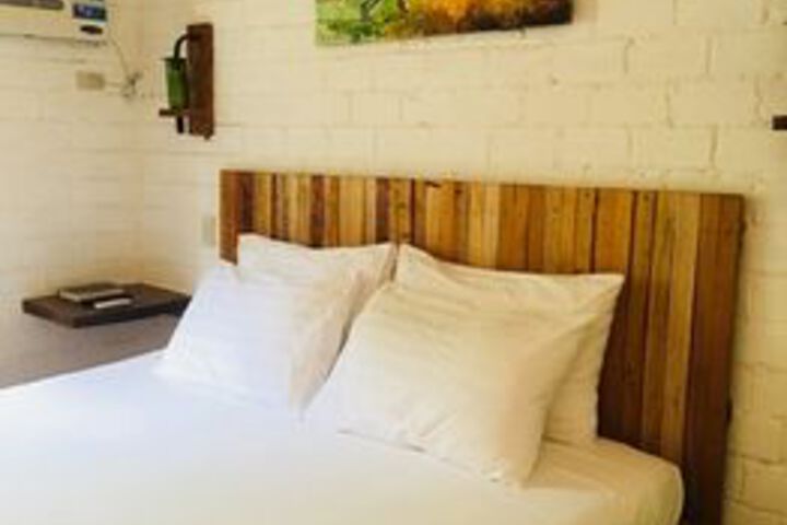 Room 4 of 10