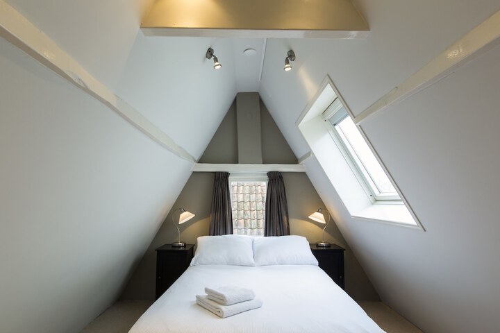 Room 13 of 80