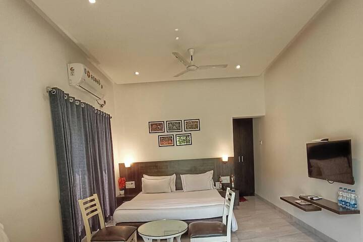 Room 4 of 18