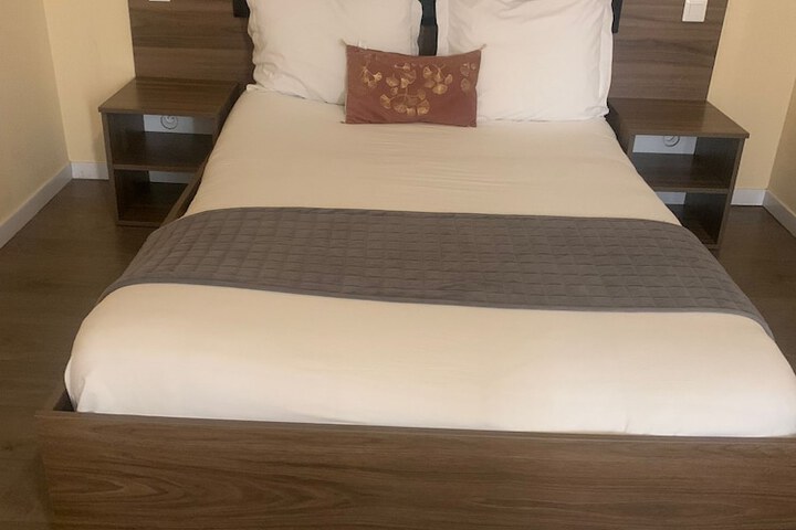 Room 2 of 17