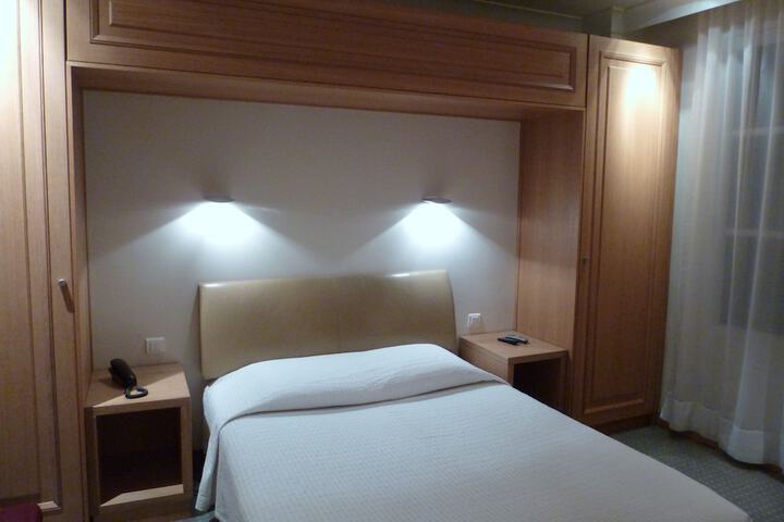 Room 8 of 40
