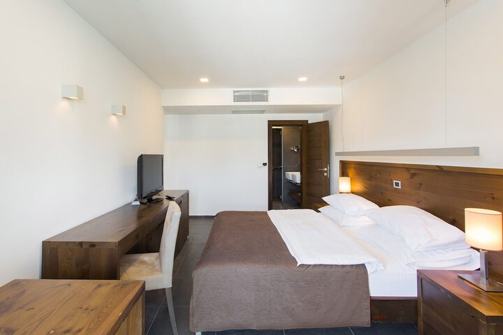 Room 17 of 114