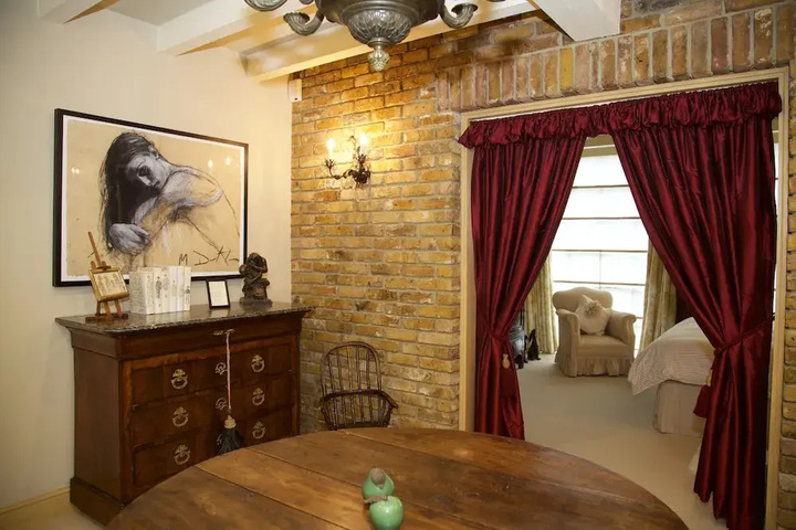 Room 2 of 16