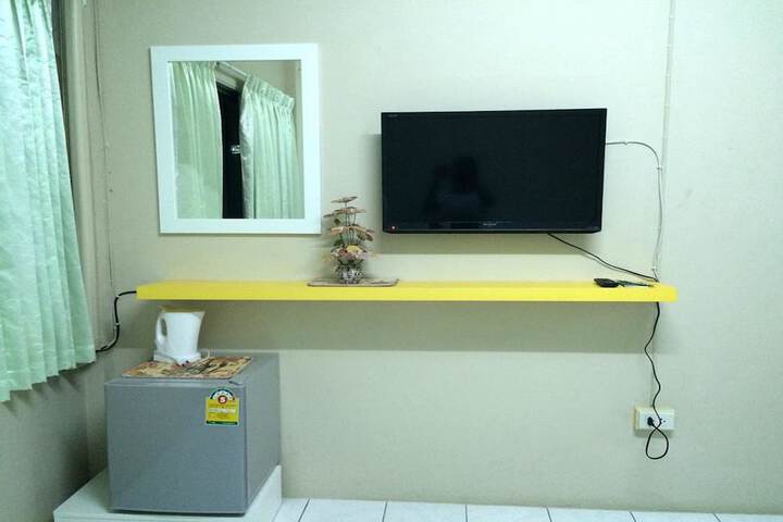 Room 13 of 28