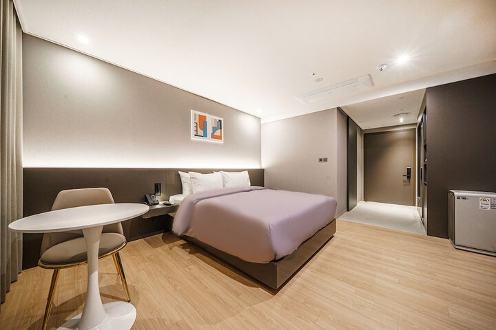 Room 33 of 94