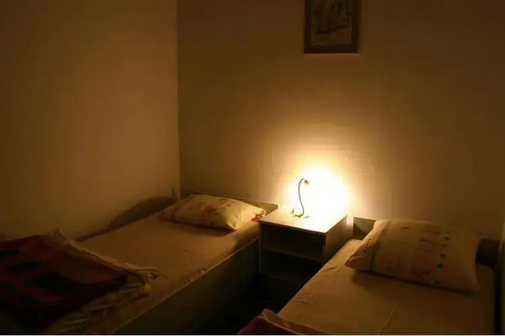 Room 2 of 8