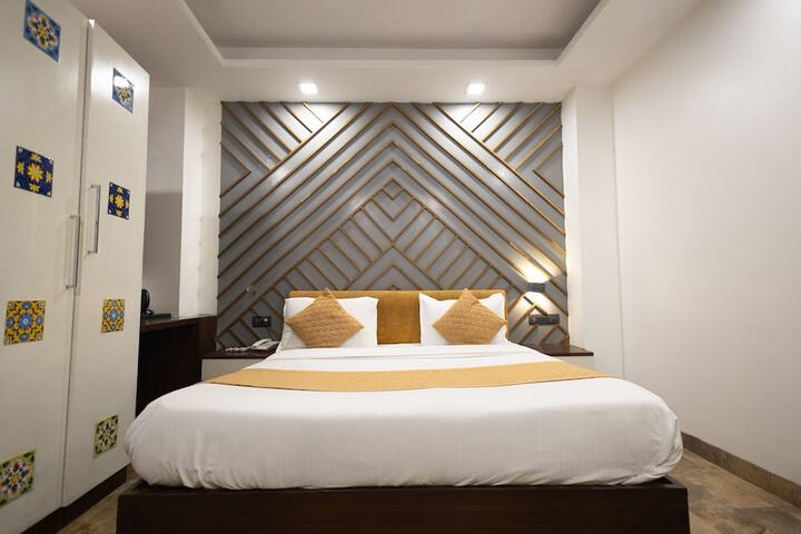 Room 13 of 25