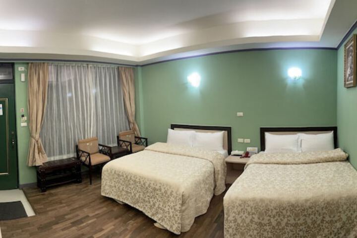 Room 5 of 33