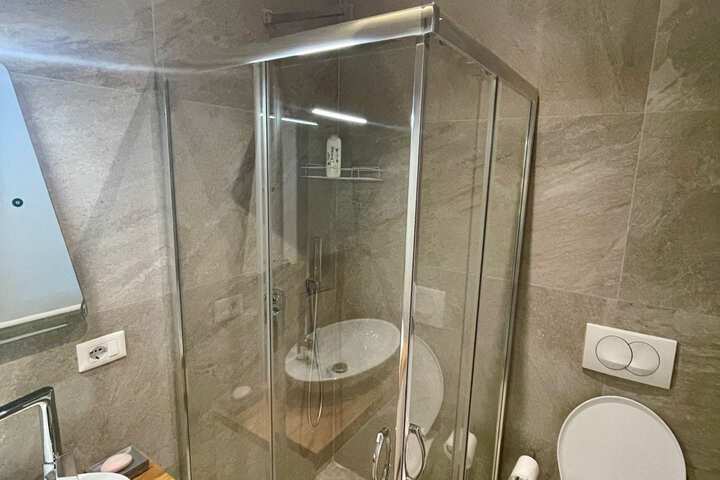 Room 7 of 57