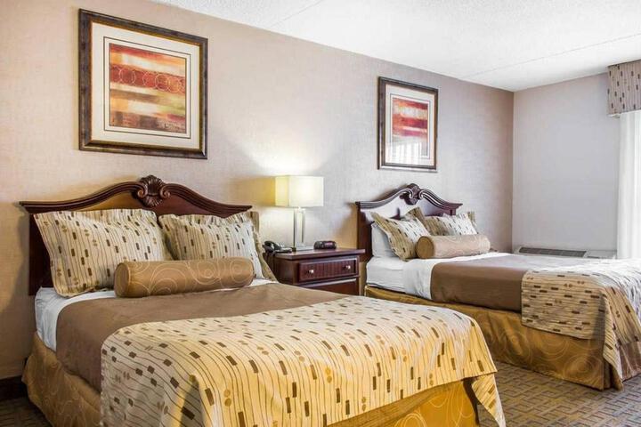 2 Double Beds (2 of 3)