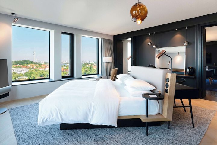 Room 34 of 112
