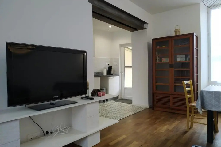 Room 5 of 9