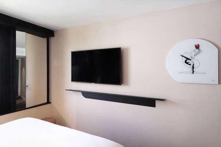 Room 22 of 102