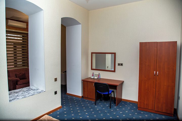 Room 8 of 42