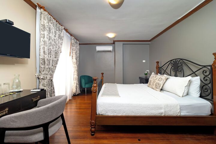 Room 6 of 48
