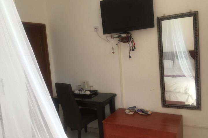 Room 10 of 94