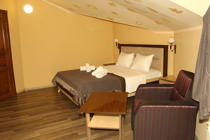 Room 8 of 36