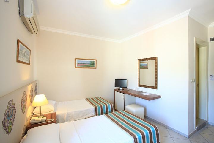 Room 10 of 24