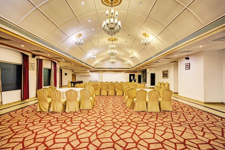 Ballroom/Hall 17 of 24