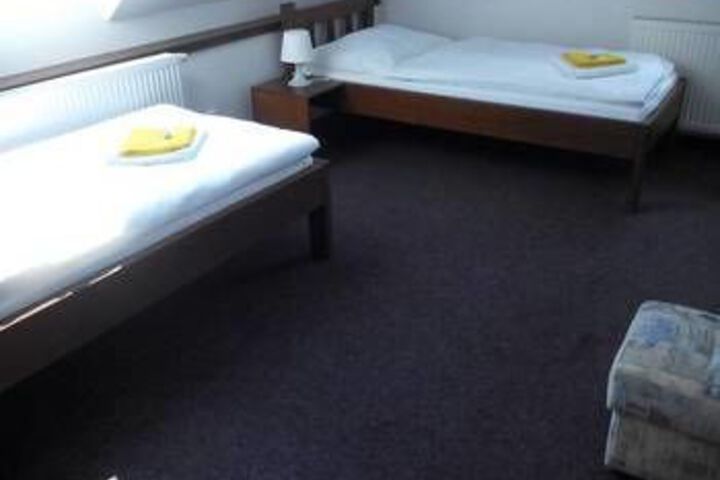 Room 9 of 20
