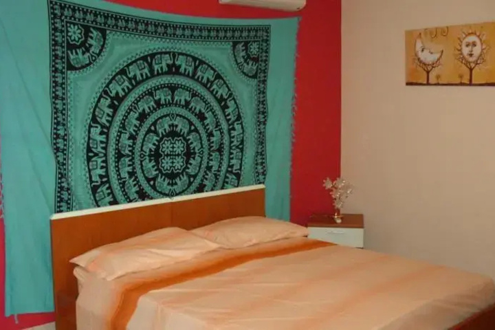 Room 3 of 7