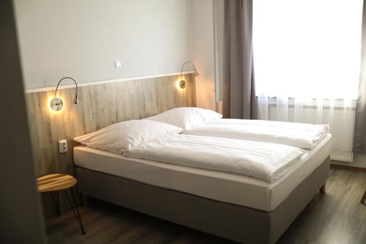 Room 8 of 25