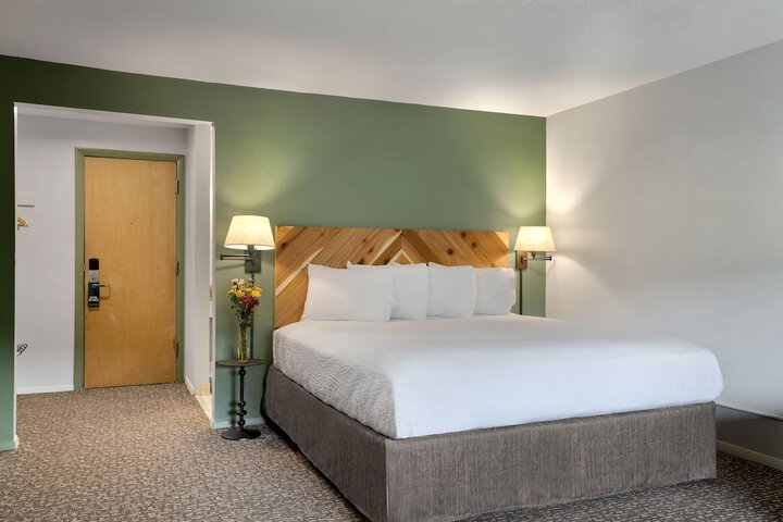 Room 4 of 28