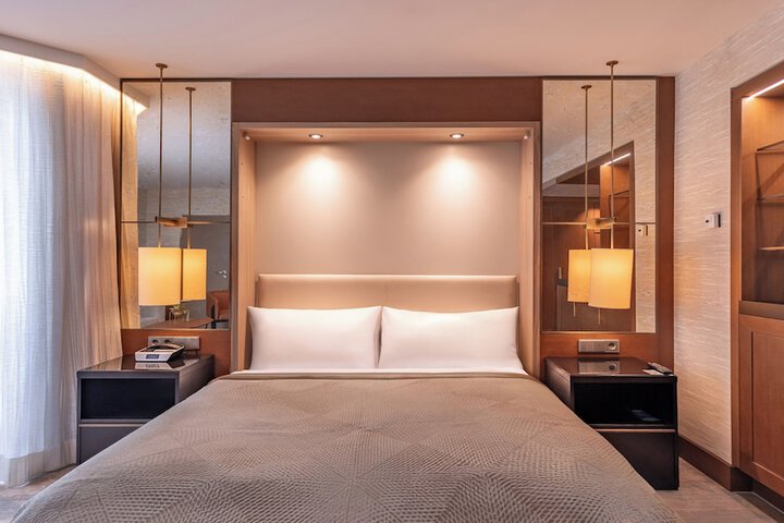 Room 102 of 457