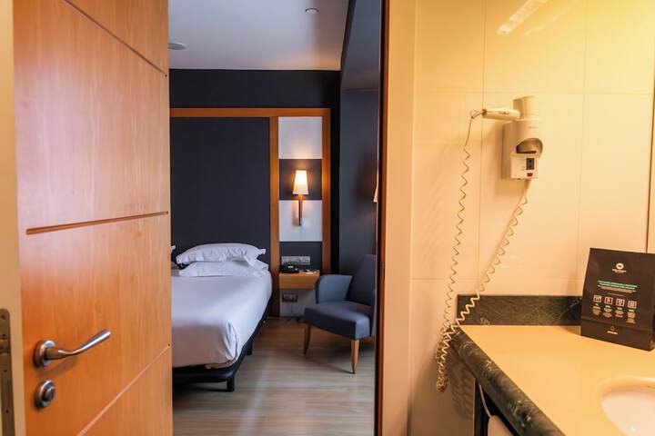Room 36 of 140