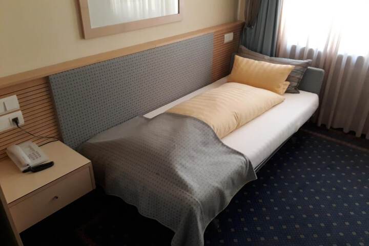 Room 6 of 45