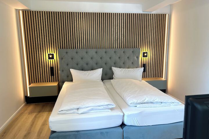 Room 10 of 27