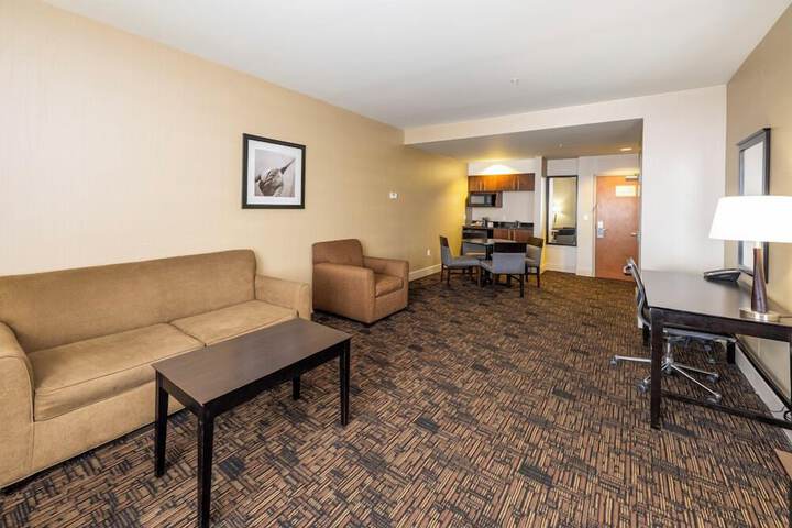 Room 33 of 114