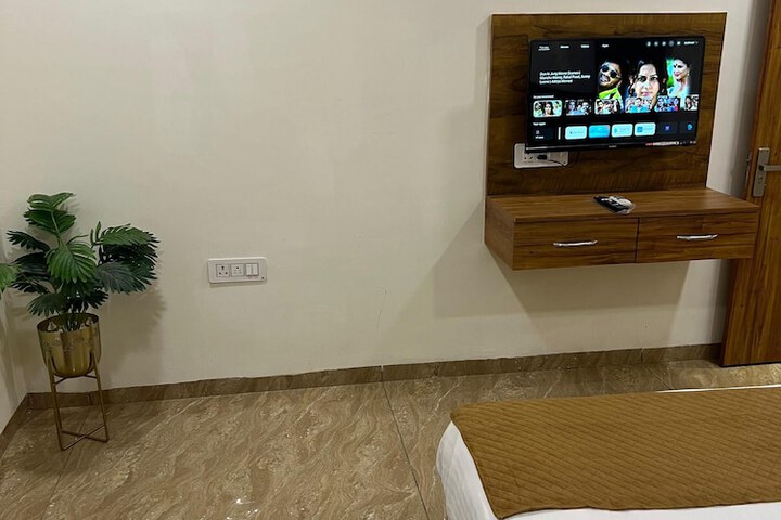 Room 9 of 17